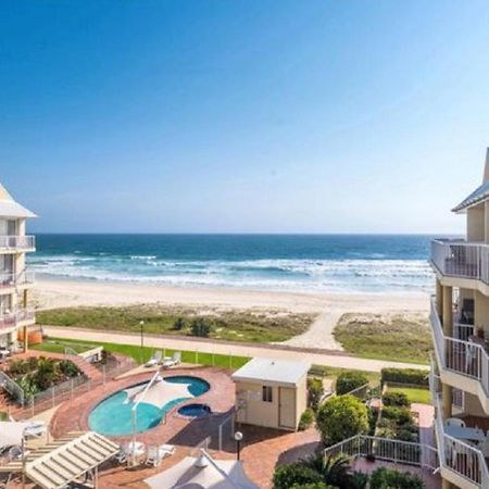 Crystal Beachfront Apartments Gold Coast Exterior photo