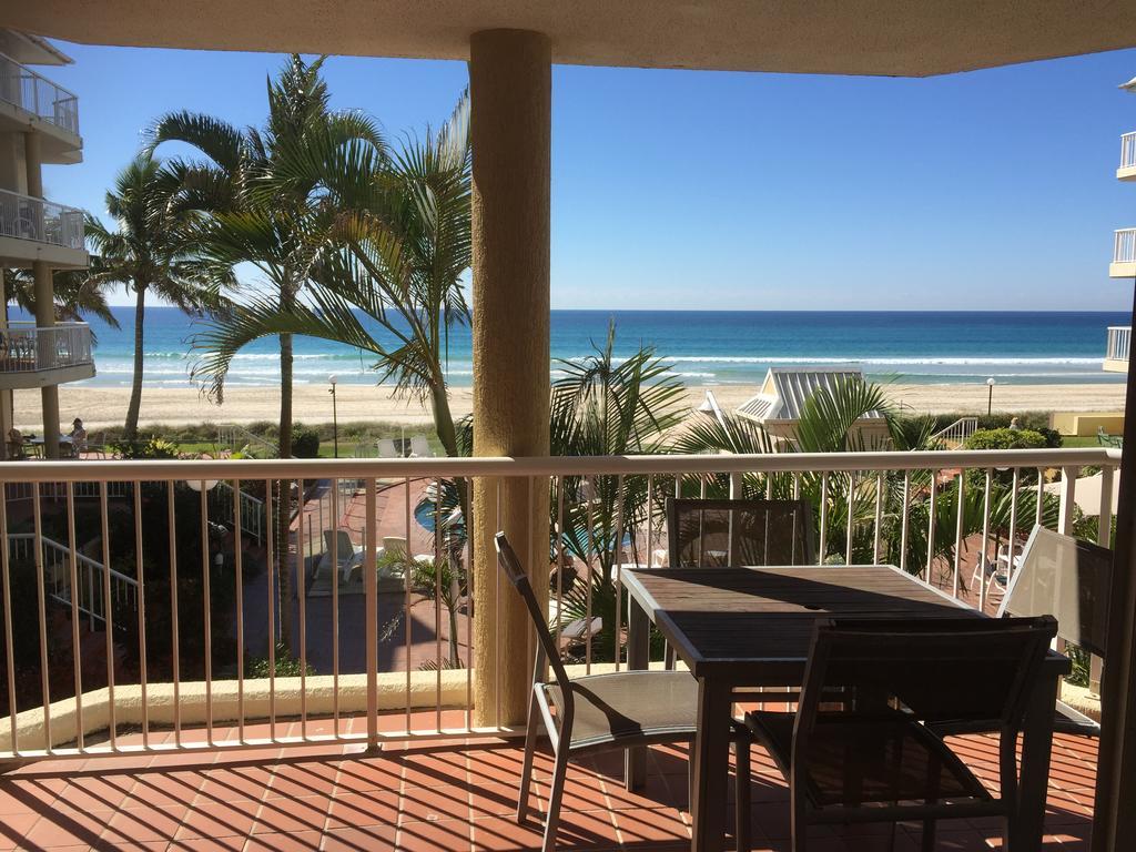 Crystal Beachfront Apartments Gold Coast Exterior photo