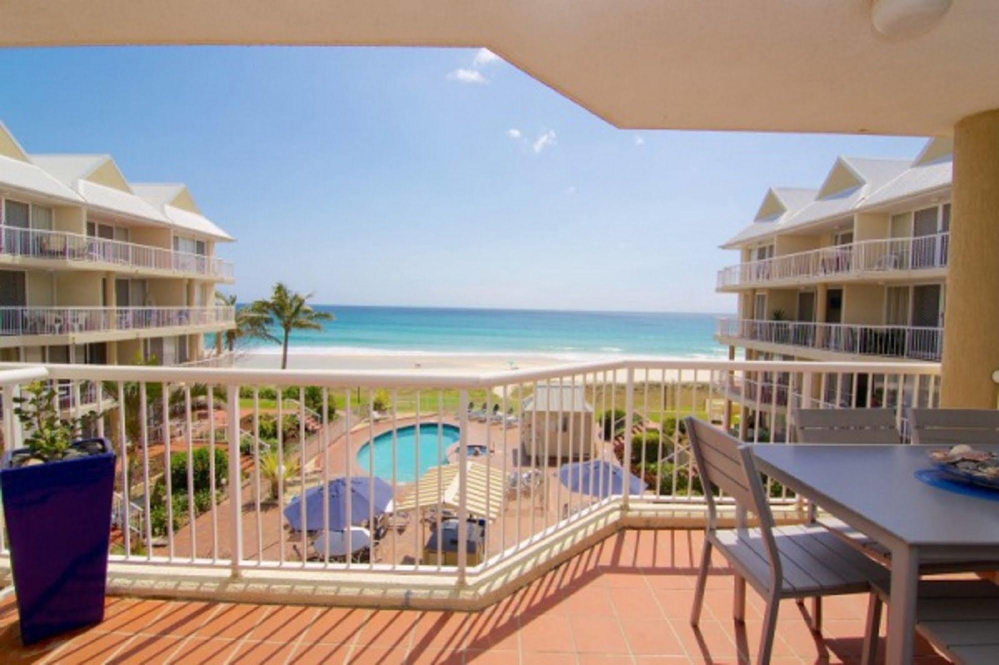 Crystal Beachfront Apartments Gold Coast Exterior photo